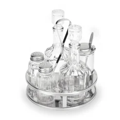 Essig und Öl, Senfglas mit Löffel, Salz und Pfeffer