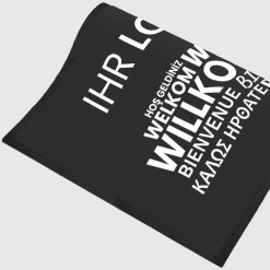 Fussmatte Willkommen dark mehrsprachig mit Logo, 80x120cm