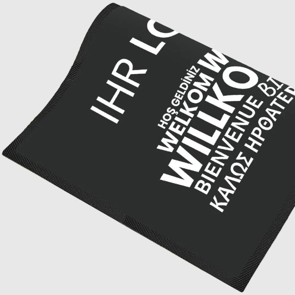 Fussmatte Willkommen dark mehrsprachig mit Logo, 80x120cm