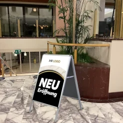 Kundenstopper GNE350 für Neu-Eröffnungen mit Plakat & Logo