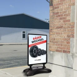 Kundenstopper SNE550 für Räderwechsel mit A1-Plakat & Logo